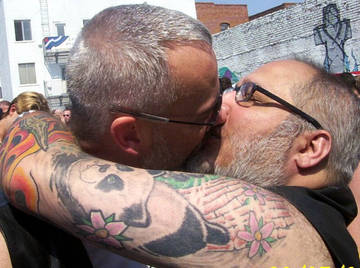 Image thumbnail of Gay bears